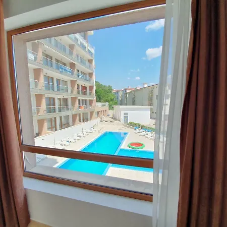 Princess Lux Near Black Sea Apartment