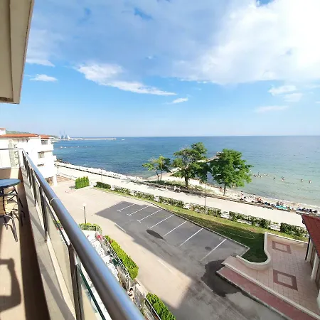 Princess Lux Near Black Sea Apartment *