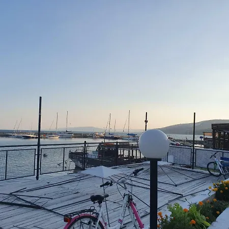 Princess Lux Near Black Sea Apartment